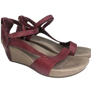Teva Women's Capri Red Wedge Strappy Comfort Sandals Size 8.5